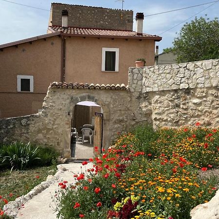 Da Sciuri Case Vacanza Barisciano Bagian luar foto