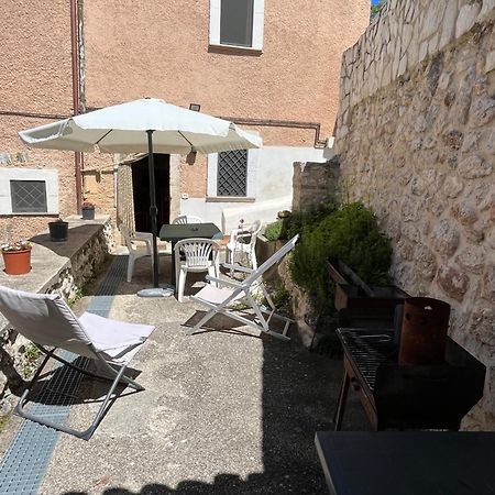 Da Sciuri Case Vacanza Barisciano Bagian luar foto