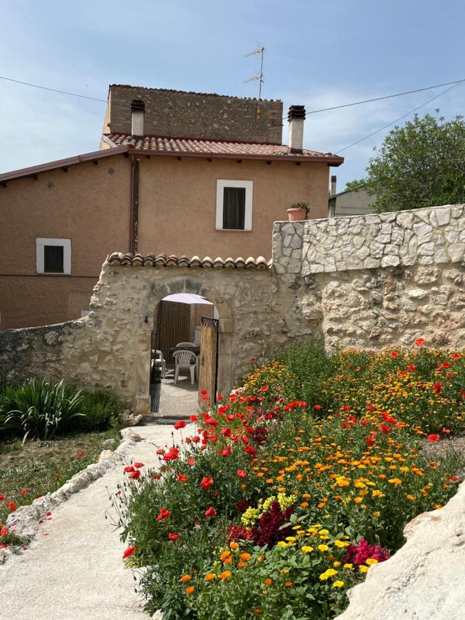 Da Sciuri Case Vacanza Barisciano Bagian luar foto