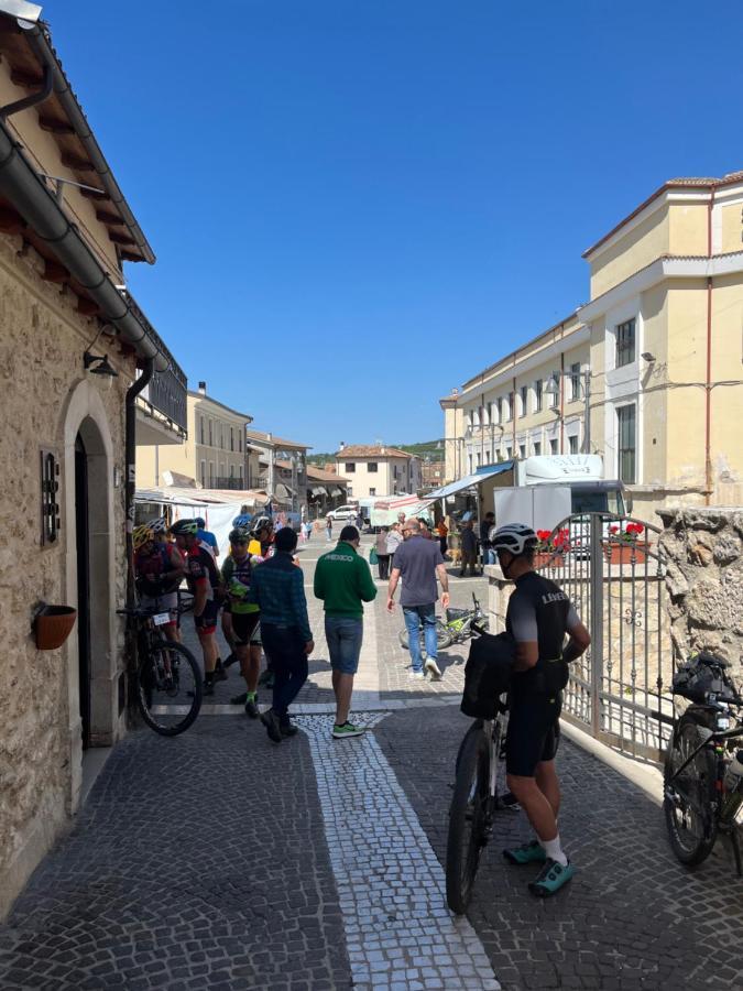 Da Sciuri Case Vacanza Barisciano Bagian luar foto