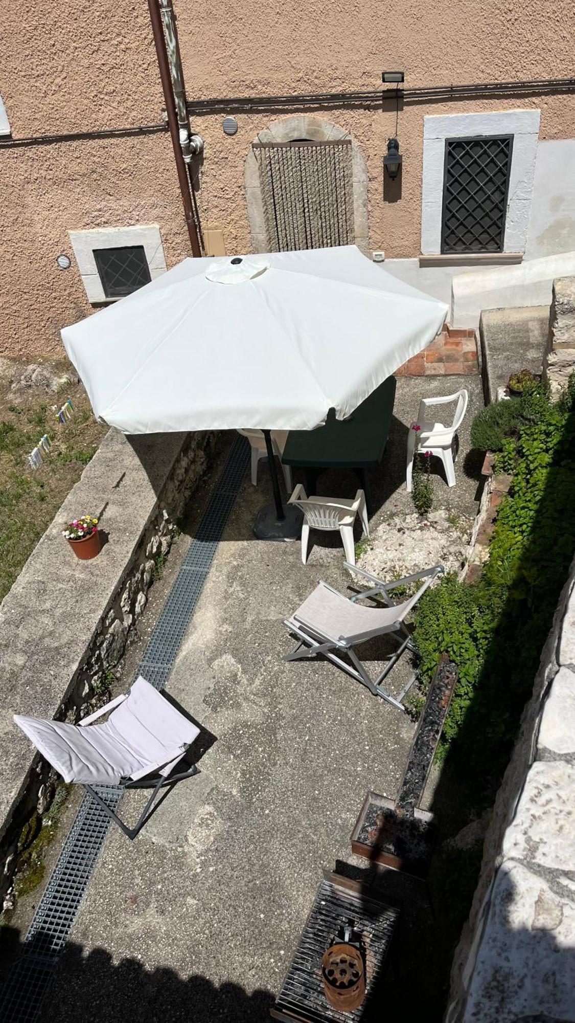 Da Sciuri Case Vacanza Barisciano Bagian luar foto