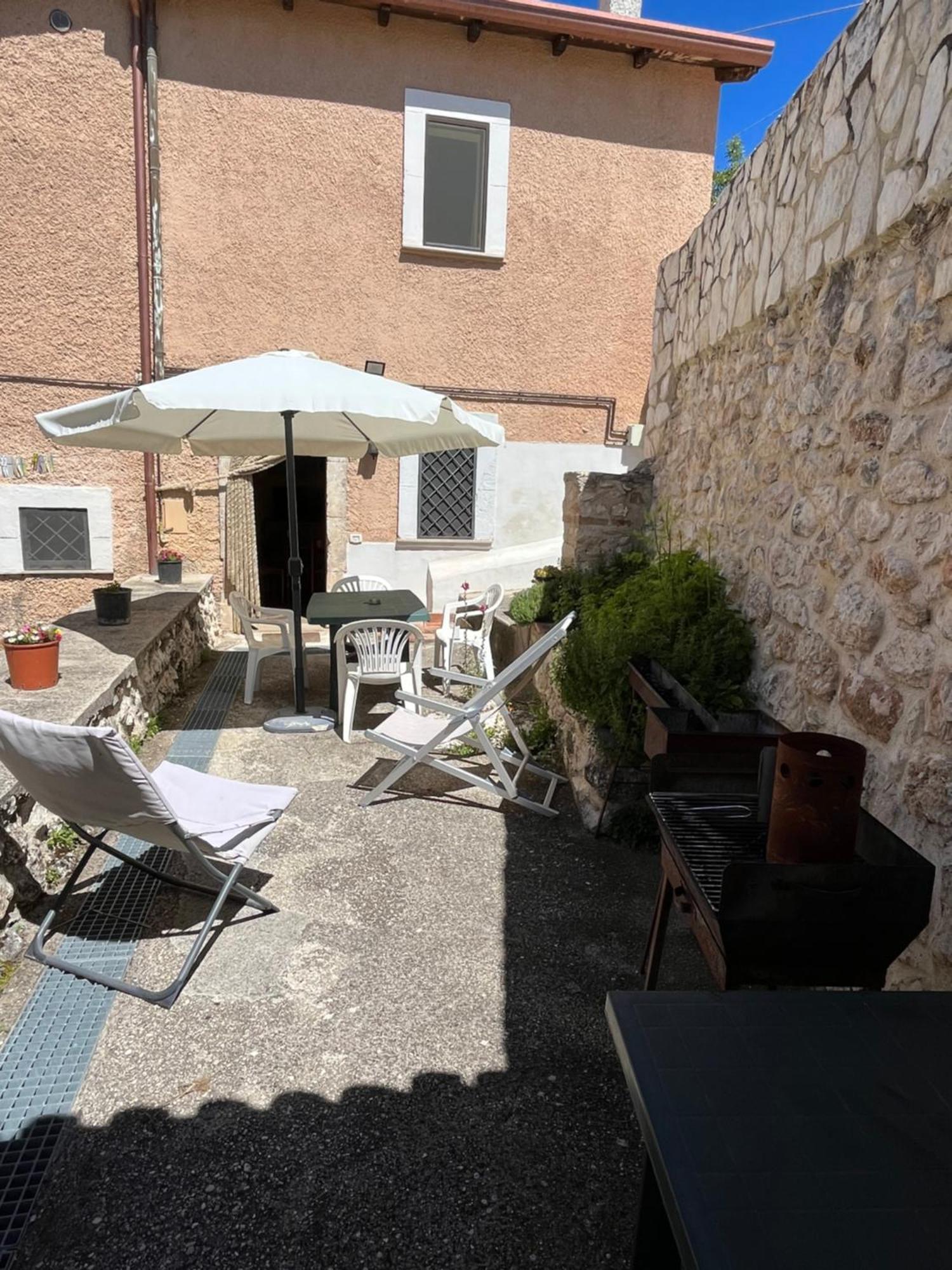 Da Sciuri Case Vacanza Barisciano Bagian luar foto