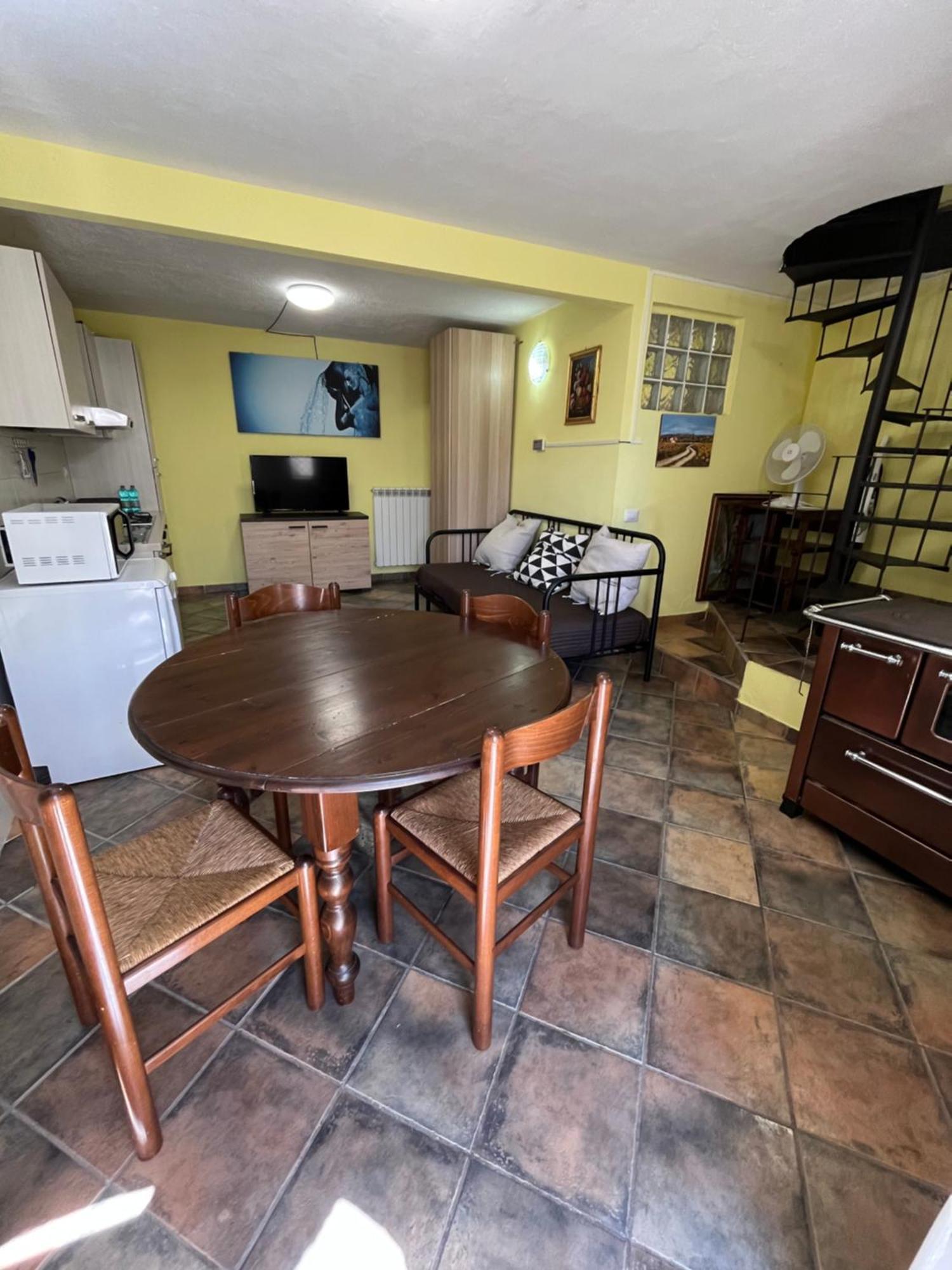 Da Sciuri Case Vacanza Barisciano Bagian luar foto